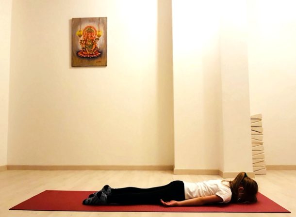 “Yoga bimbi”, una pratica che attraverso il GIOCO e la CREATIVITÀ vuole portare BENEFICI al corpo, alla mente e al cuore dei vostri bambini.